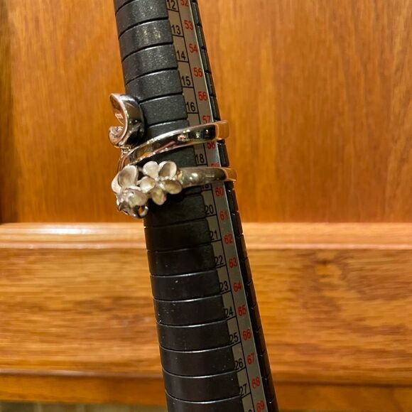 Women’s Flower Ring From Hawaii and Silver Tone Swirl Ring Size 9 - Picture 4 of 11